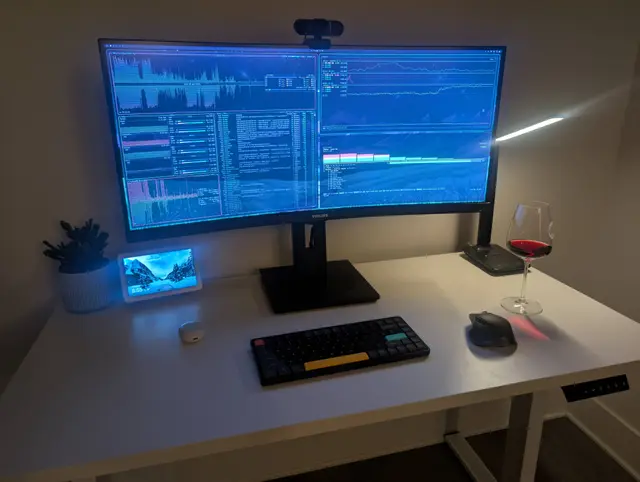 Minimalist Omarchy setup